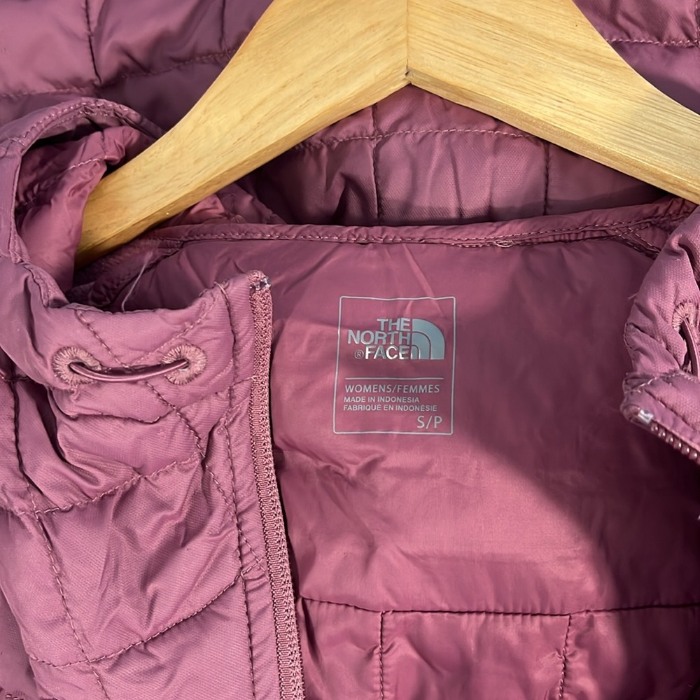 THE NORTH FACE-Women’s THERMOBALL Hooded Jacket - Picture 6 of 8